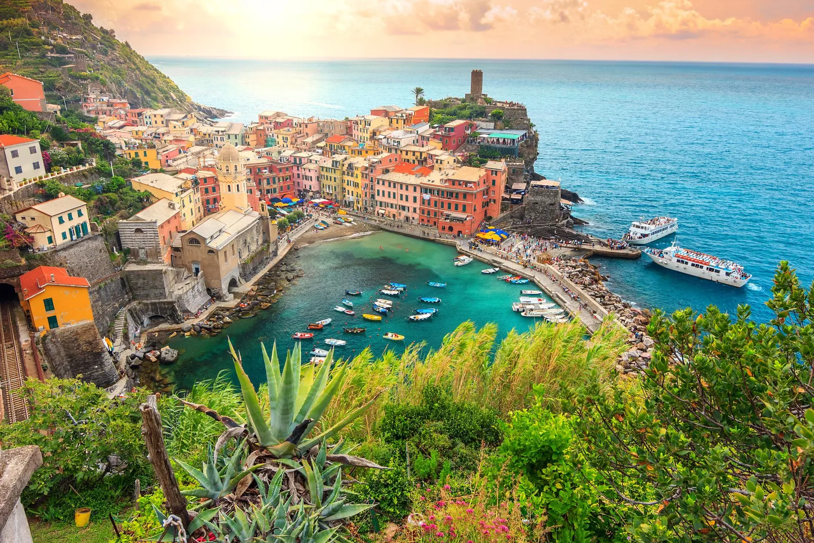 https___tf cmsv2 journeys media.s3.amazonaws.com_filer_83_06_83065c6c 3628 44a5 a2a6 8296c2ce1f94_ita_vernazza_cinqueterre_ist_473678608