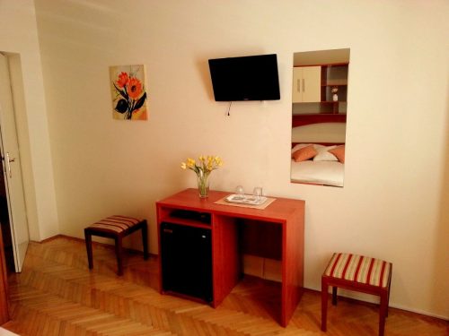 889d2a29a115d4d71c6f43d06281bb18_255380